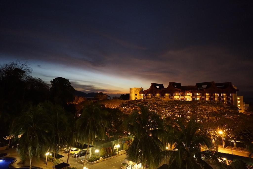 Sri Sayang By Coral Holiday Resort Бату-Ферринги Экстерьер фото
